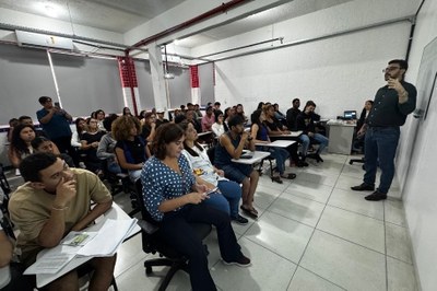 Palestra exclusiva leva informações sobre Porto de Santos a jovens de São Vicente