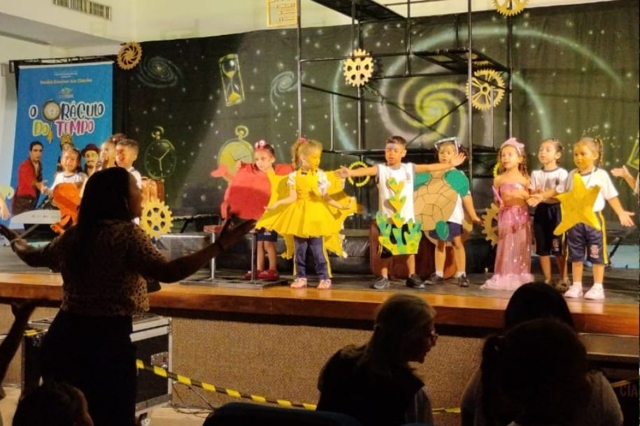 Pequenos artistas encantam plateia e abrem a Mostra Ecoviver em São Vicente