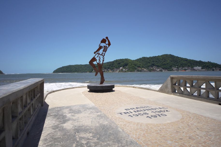 Píer do Pelé completa um ano de homenagem ao Rei do Futebol