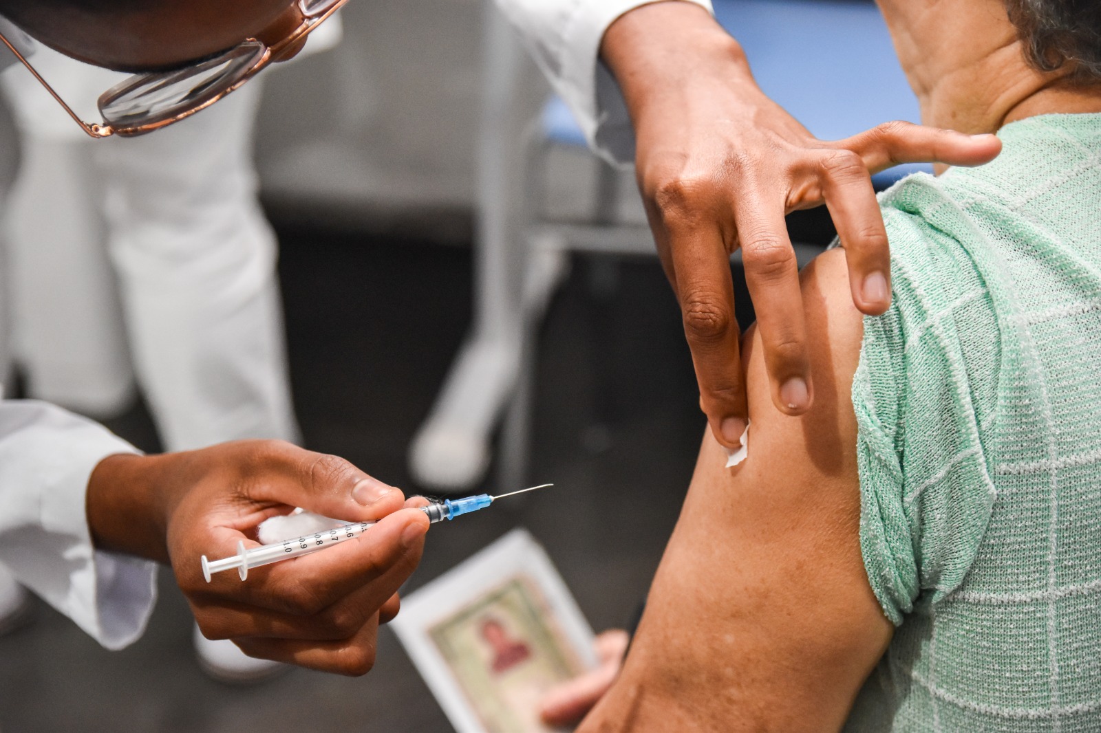 Posto do Brisamar Shopping aplica mais de 400 doses de vacinas no feriado prolongado