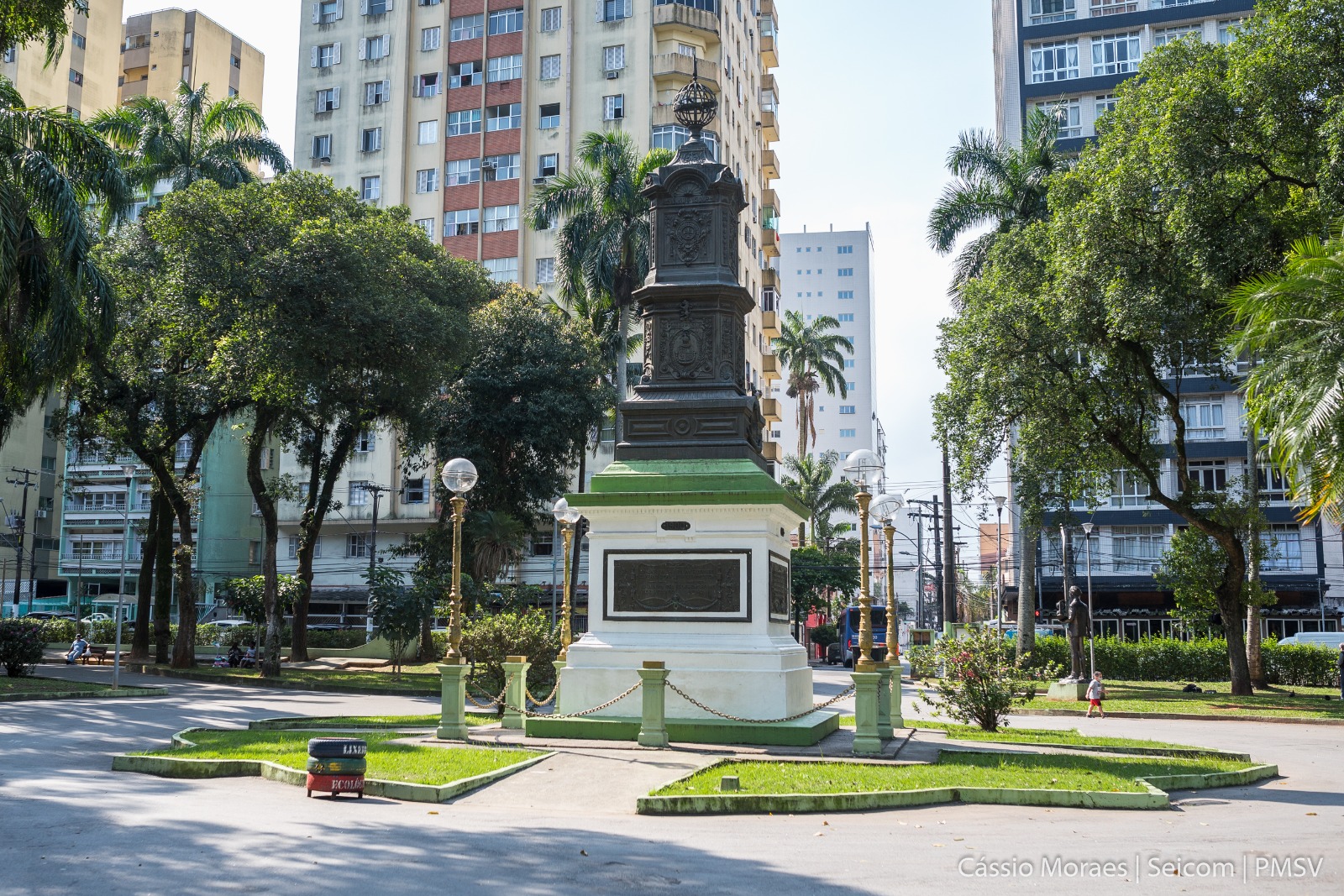 Praça 22 de Janeiro recebe atrações infantis e diversão para famílias no verão