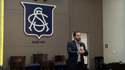 Prefeito de São Vicente, Kayo Amado, fala sobre planos para impulsionar o turismo da região após o 1º Encontro Metropolitano sobre o tema