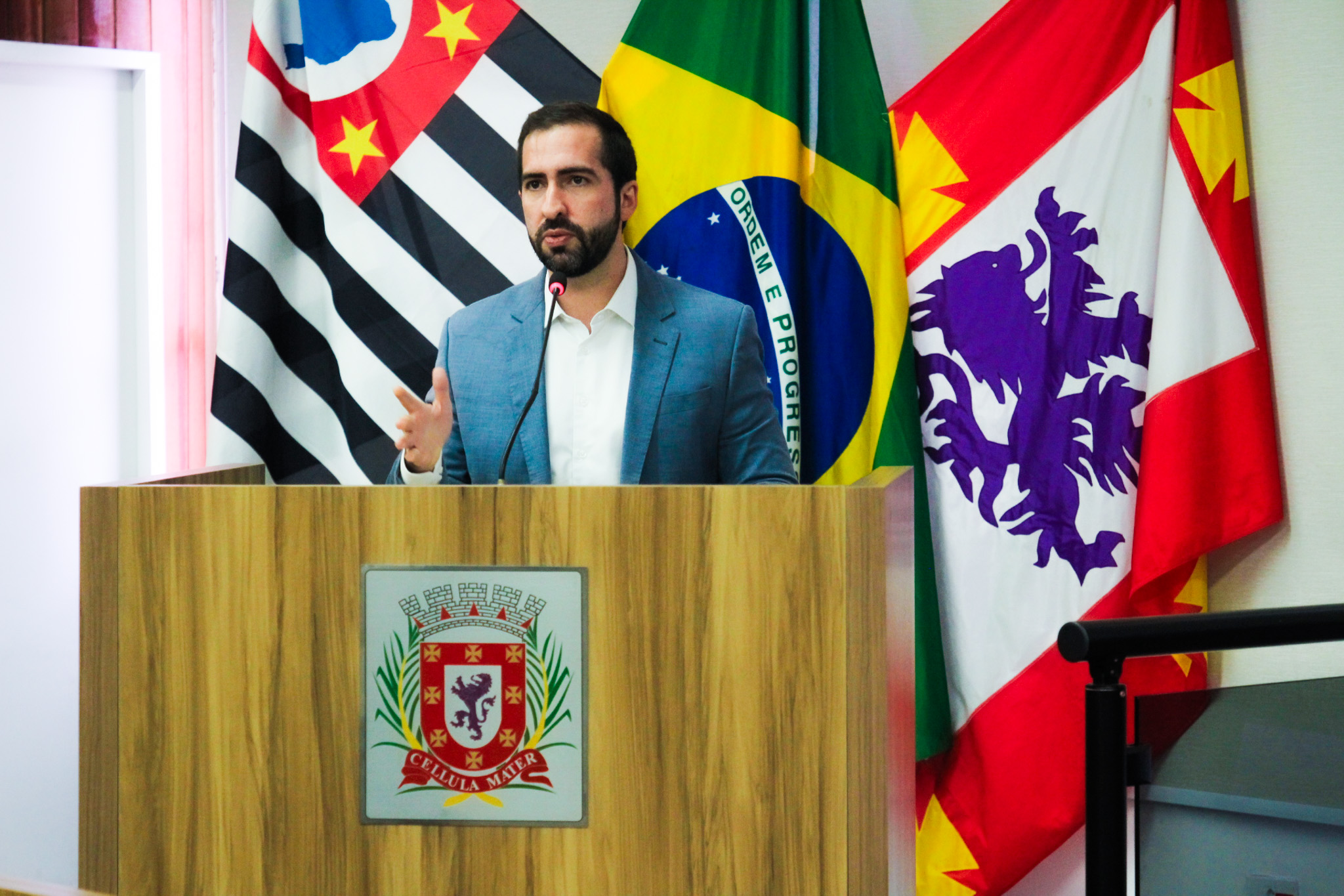 Prefeito de São Vicente presta contas de 2025 à Câmara Municipal