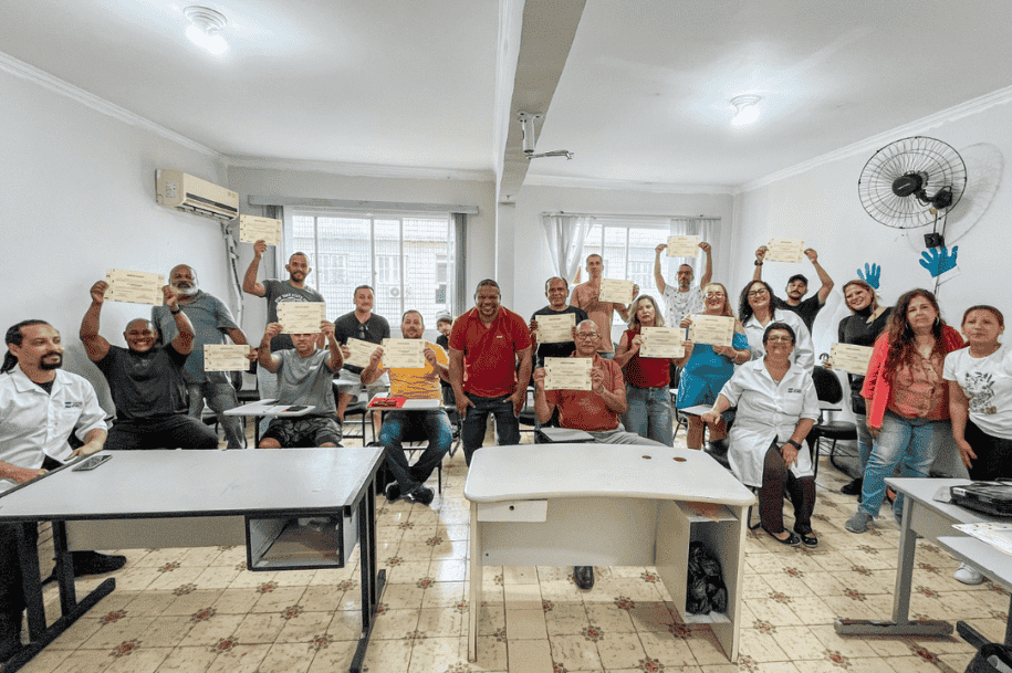 Prefeitura de São Vicente forma 17 alunos em curso de conserto de eletrodomésticos