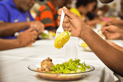 Prefeitura de São Vicente promove ceia de Natal solidária para pessoas em situação de vulnerabilidade