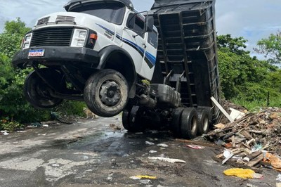 Prefeitura flagra descarte irregular no Parque Bitaru e autua responsável em cerca de R$ 2,7 mil