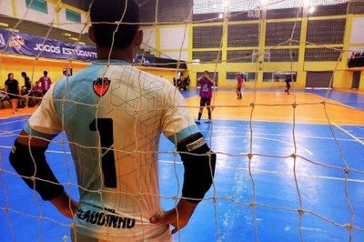 Primeiro dia de disputa dos Jogos Estudantis de São Vicente tem rodada de futebol de salão misto