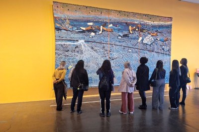 Professores de arte de São Vicente visitam 36ª Bienal de São Paulo