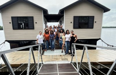 Projeto pedagógico “Entre a Serra e o Mar” leva professores de escola da Náutica 3 a Casas Flutuantes