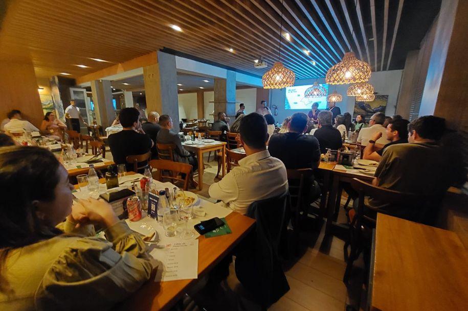 Proprietários de bares e restaurantes de São Vicente discutem pautas do setor em Encontro da Abrasel SP