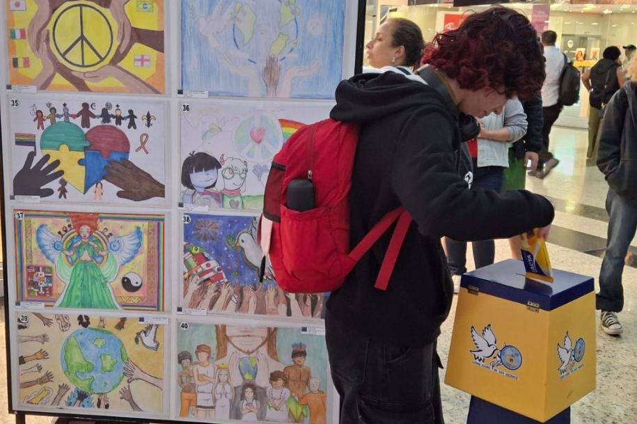 Público é convidado a votar nos desenhos do Concurso Cartaz da Paz em exposição na Subprefeitura