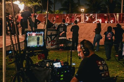 Quando a música vira herança: set do filme sobre Chorão reúne famílias em São Vicente