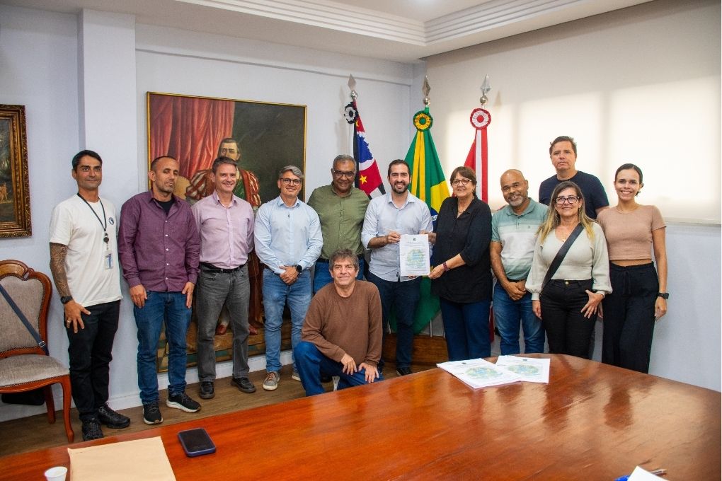 Regularização fundiária garante dignidade para 1.200 famílias em São Vicente