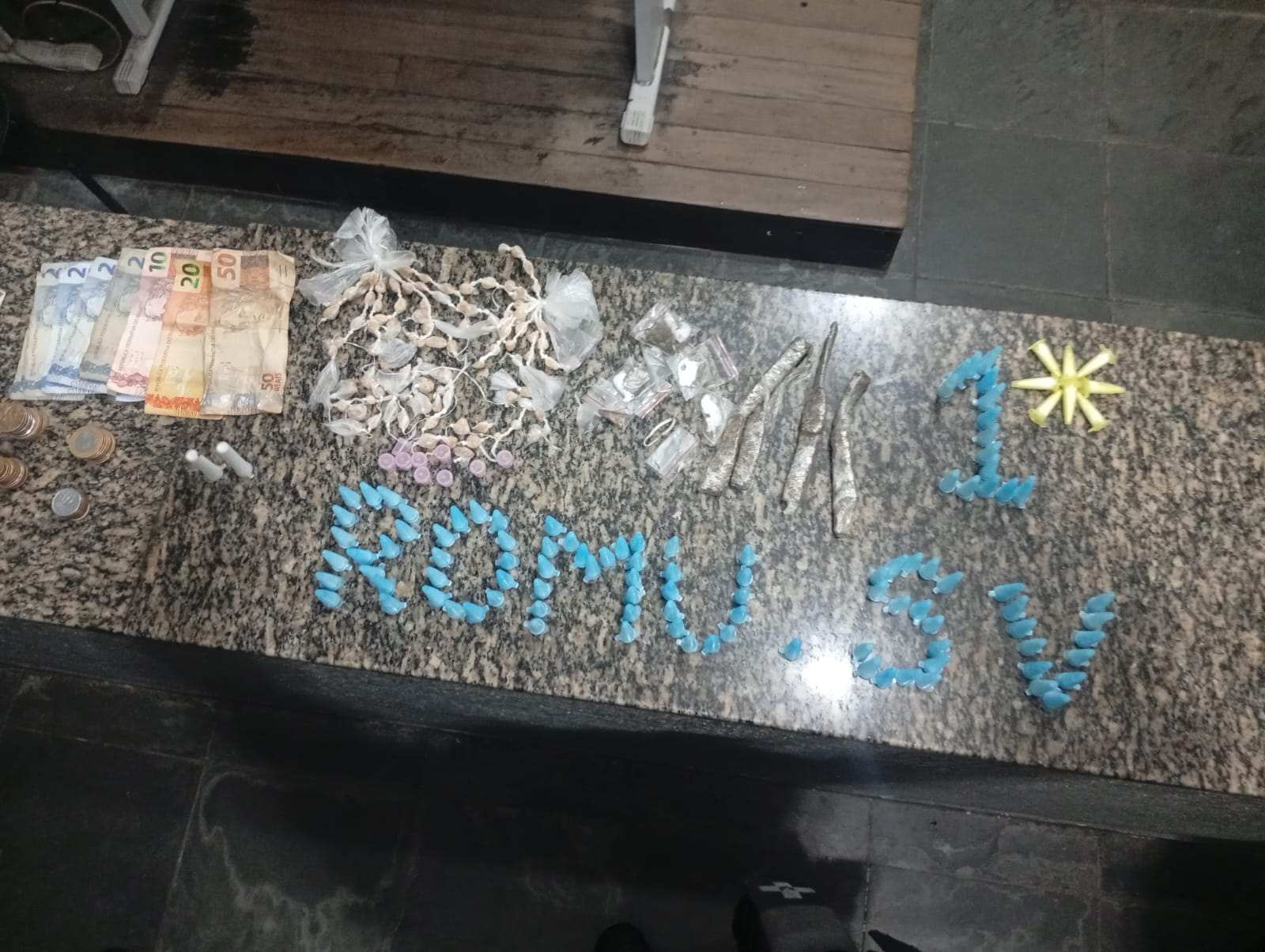 ROMU prende homem por tráfico e apreende mais de 200 porções de drogas na Vila Voturuá