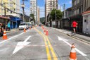 Rua Amador Bueno da Ribeira ganha nova sinalização em São Vicente