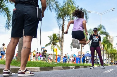 Rua da FelizCidade reúne centenas de pessoas em primeiro domingo de lazer em São Vicente