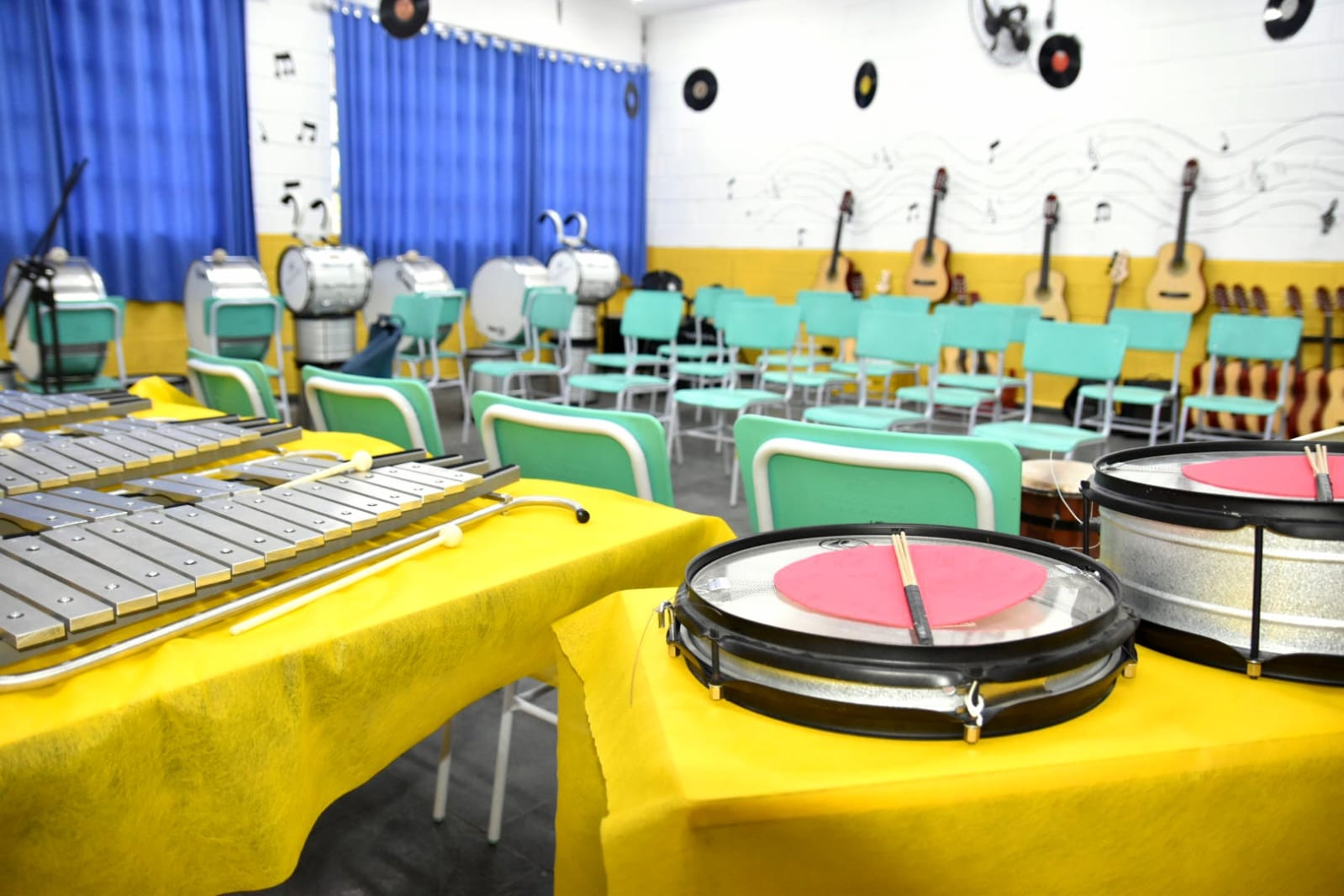 Sala de Música é inaugurada na AMEI Maria de Lourdes Batista e amplia acesso à arte para alunos