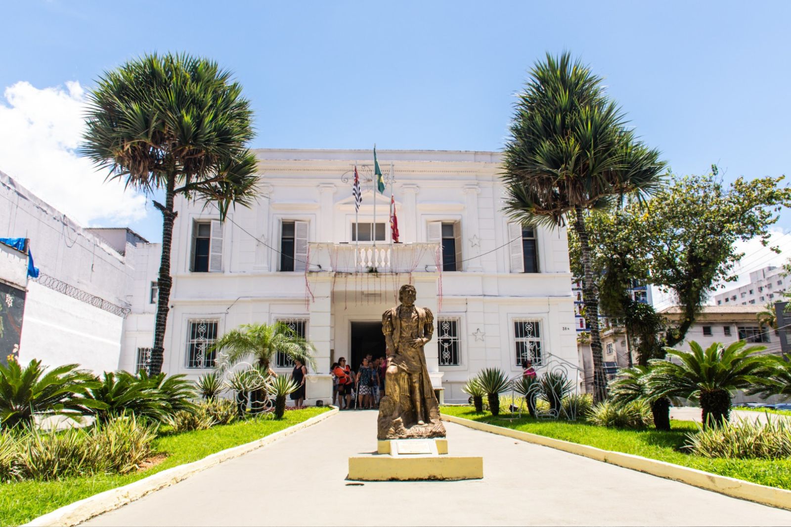 São Vicente abre concurso público com 59 vagas para três cargos