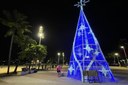 São Vicente ativa espírito natalino com instalação de árvores e enfeites São Vicente ativa espírito natalino com instalação de árvores e enfeites