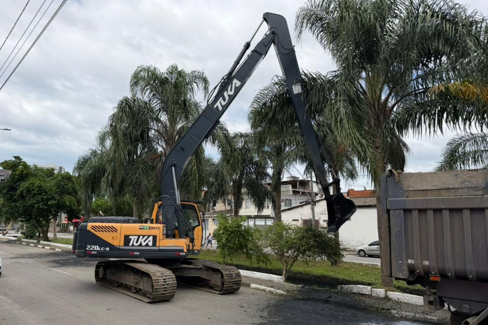 São Vicente avança no desassoreamento de canais em combate às enchentes