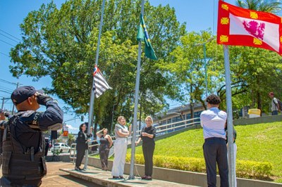 São Vicente celebra o Dia da Bandeira com cerimônia cívica na Praça das Bandeiras