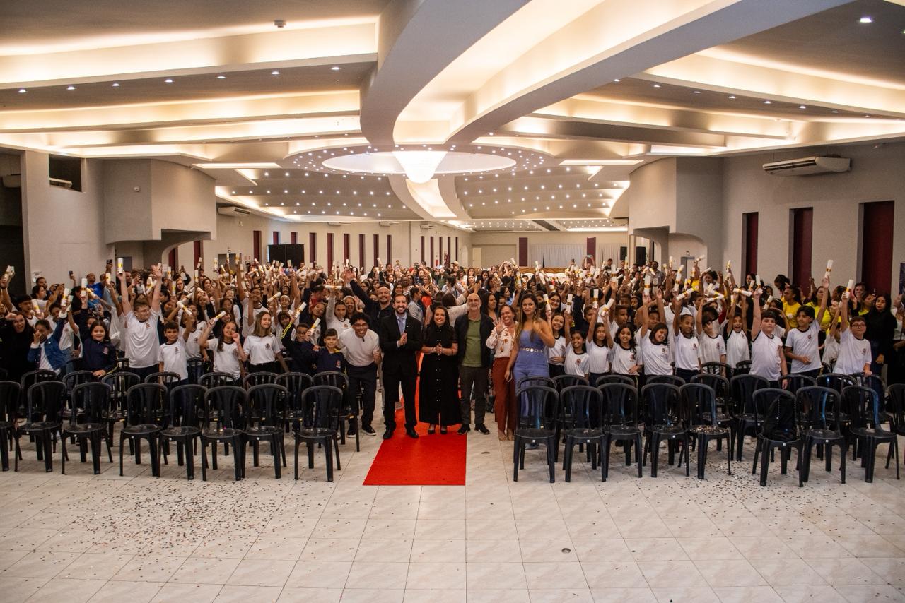 São Vicente dá início à primeira formatura do Fundamental I para mais de 3 mil alunos