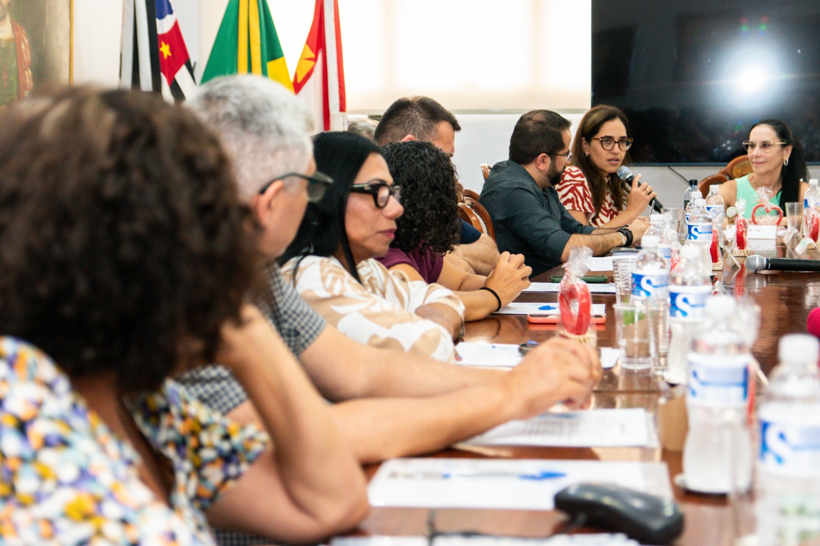 São Vicente discute desafios da saúde regional com comissão da Baixada