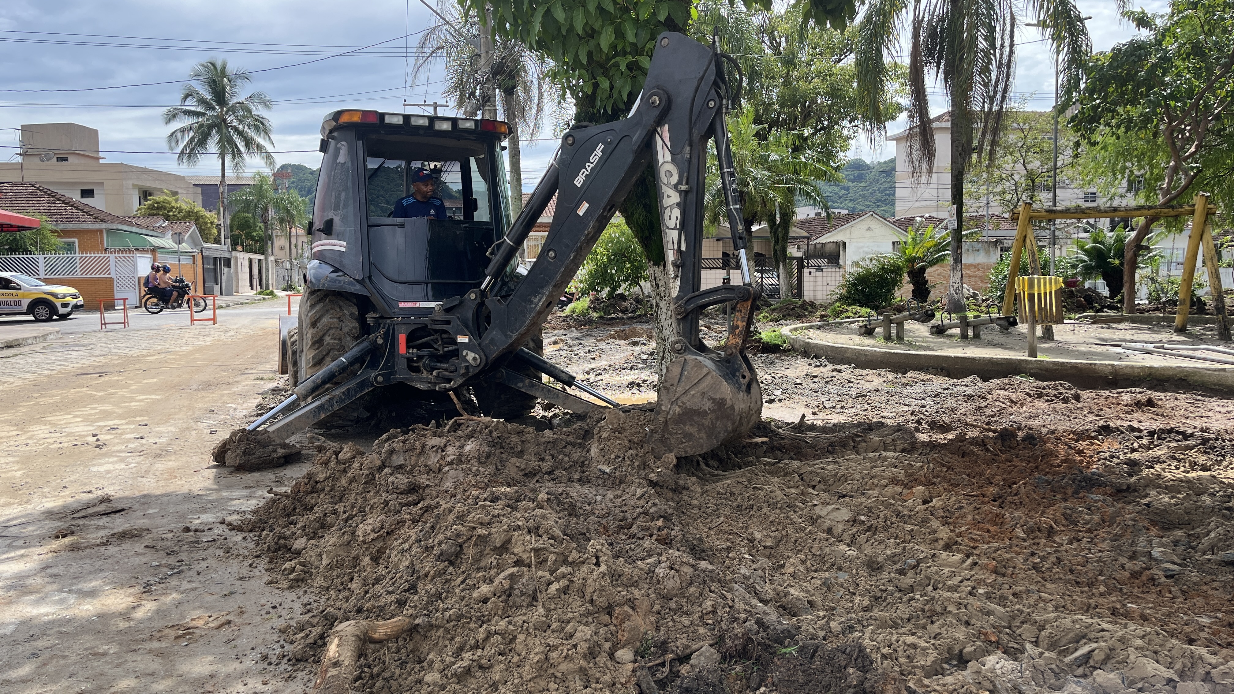 São Vicente inicia reurbanização da Praça Padre Feliciano, na Vila Valença