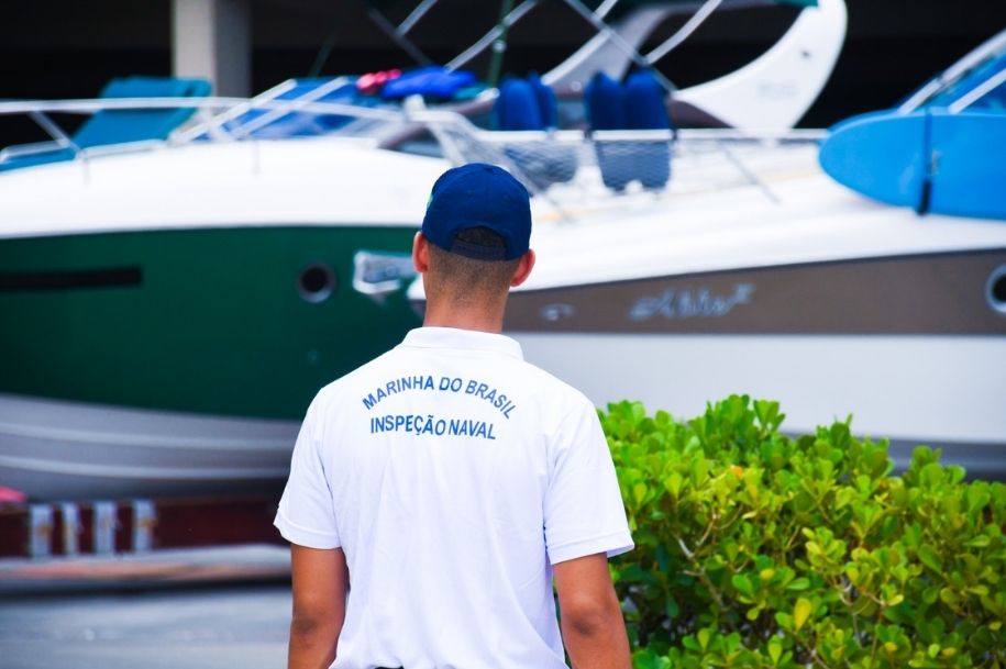 São Vicente intensifica fiscalização na marina e apreende moto aquática durante a alta temporada