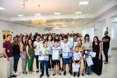 São Vicente premia alunos ganhadores do concurso “Arte e Palavras da Nossa Pátria”