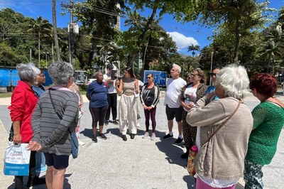 São Vicente realiza ação ambiental para terceira idade no Centro de São Vicente com a Oficina Participativa (OPA)