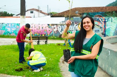 São Vicente realiza plantio simbólico e distribui mudas durante Semana do Meio Ambiente