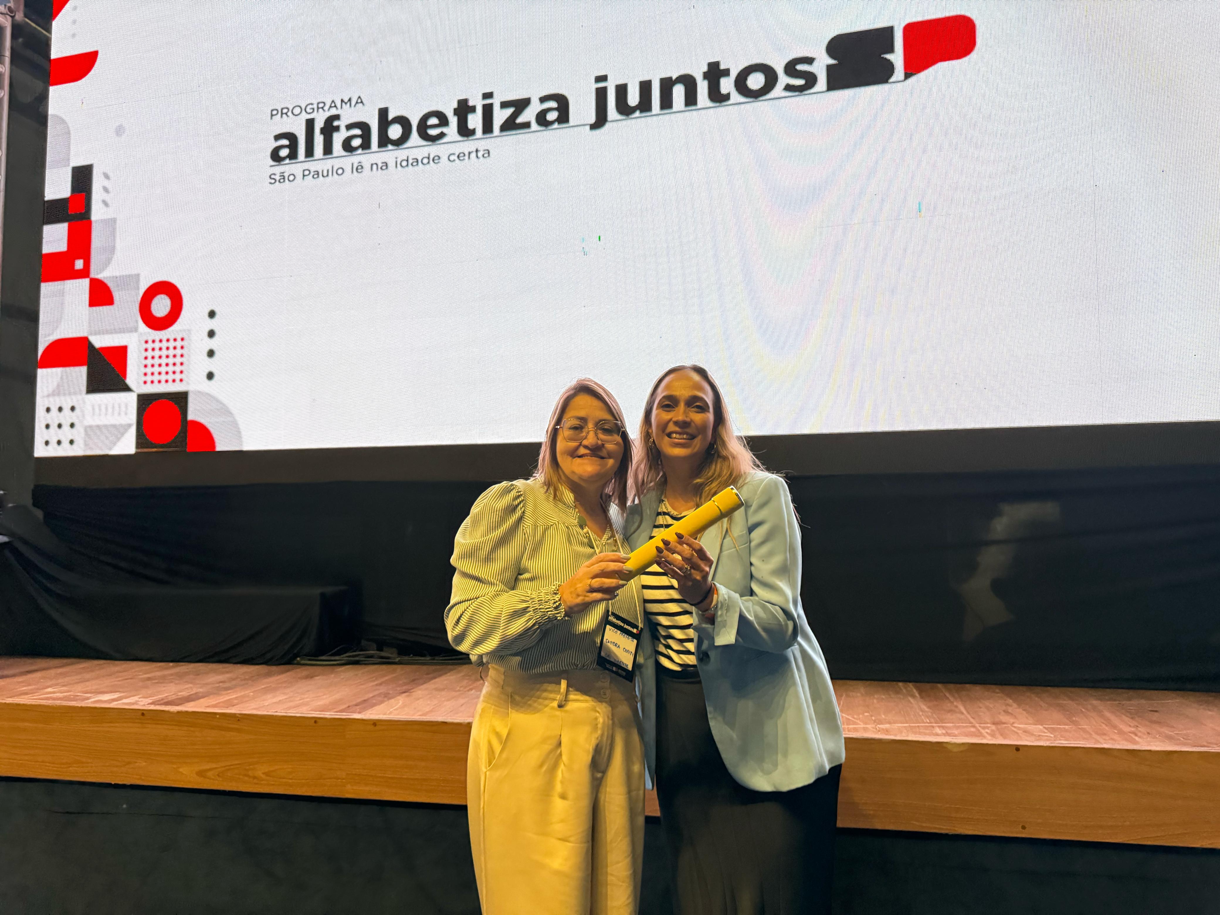 São Vicente recebe Prêmio Excelência Educacional por avanços na alfabetização