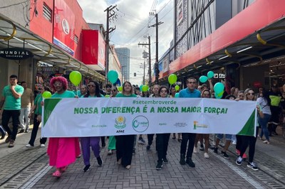 São Vicente reúne centenas de pessoas na 10ª Caminhada da Inclusão pelo Setembro Verde