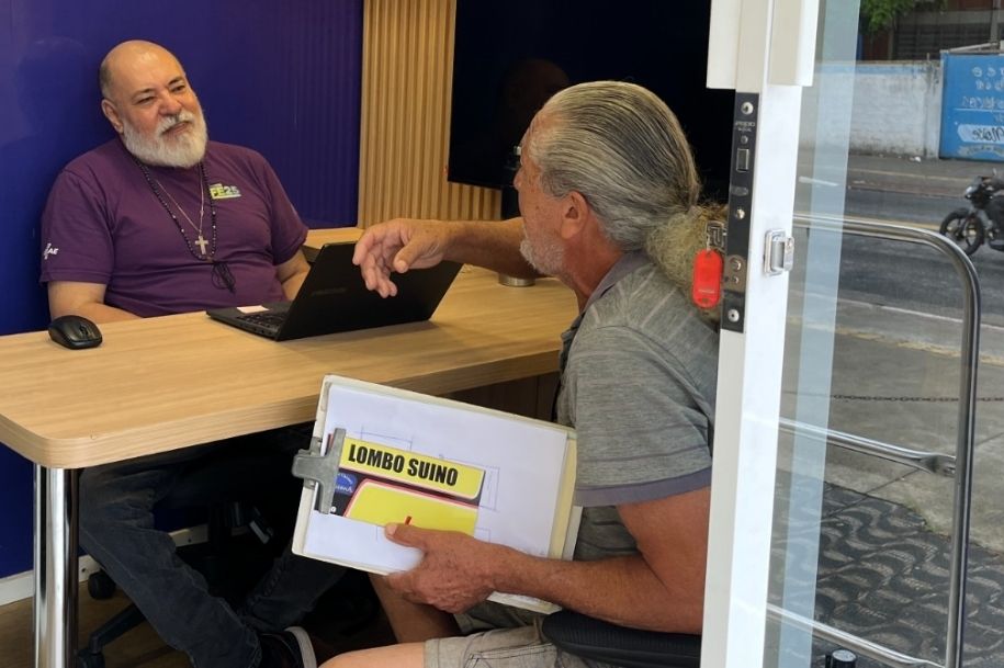 Sebrae Móvel auxilia empreendedores durante passagem por São Vicente