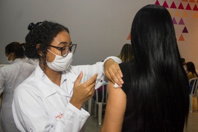 Secretaria da Saúde de São Vicente reforça vacinação contra o HPV para jovens de 15 a 19 anos