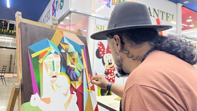 Oficina artística leva cores, criatividade e inclusão ao Shopping Deslumbrante de São Vicente