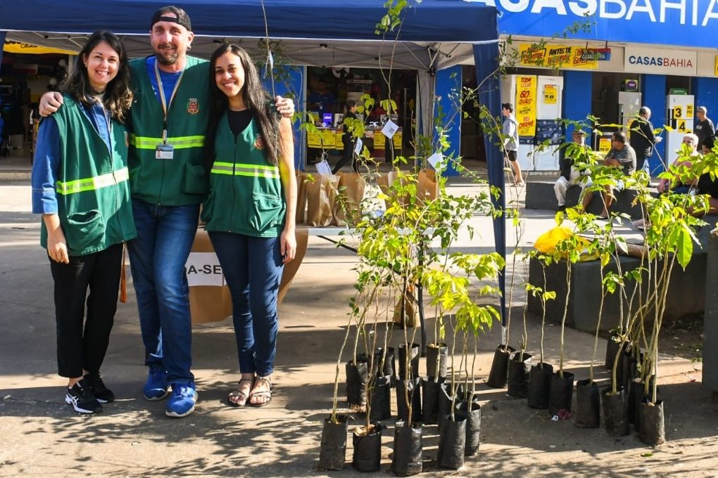 Secretaria de Meio Ambiente doa 60 mudas de plantas nativas brasileiras à população