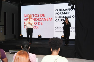 Segundo dia de Encontro de Educadores aborda equidade social, saúde mental e rebeldia com causa
