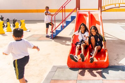 Semana da Criança invade escolas de São Vicente com programação especial