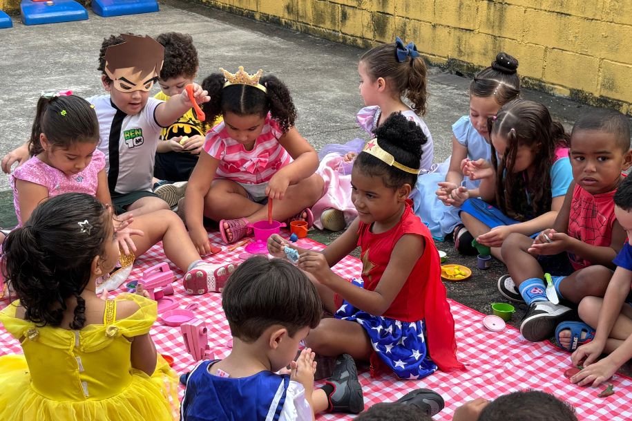 Semana do Brincar envolve estudantes com oficinas e resgate de brincadeiras em escola da Náutica 3