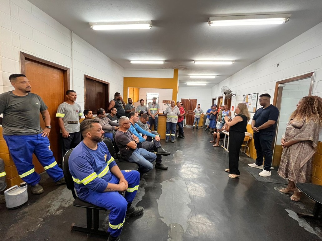 Servidores da Subprefeitura de São Vicente participam de palestra sobre letramento de gênero