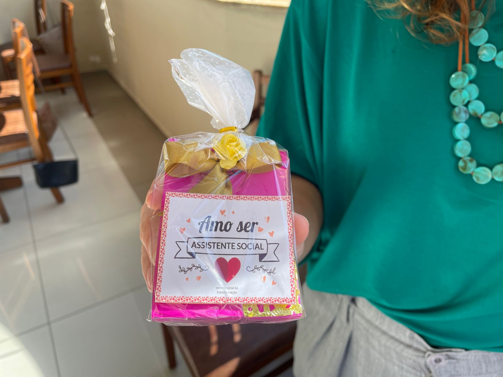 Símbolo de compromisso e empatia, assistente social espalha amor em São Vicente