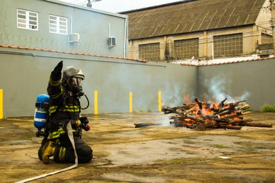 Solucionada em menos de cinco minutos, 1ª simulação de incêndio de São Vicente fortalece integração entre instituições de segurança