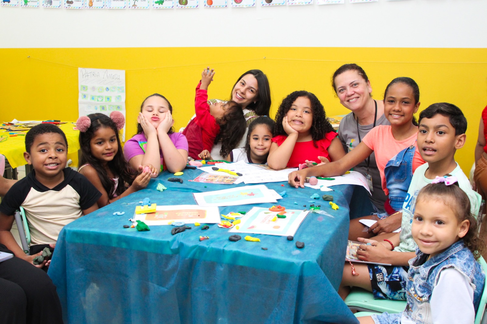 Sorrisos que Transformam: Escola de São Vicente une arte, beleza e solidariedade em dia especial