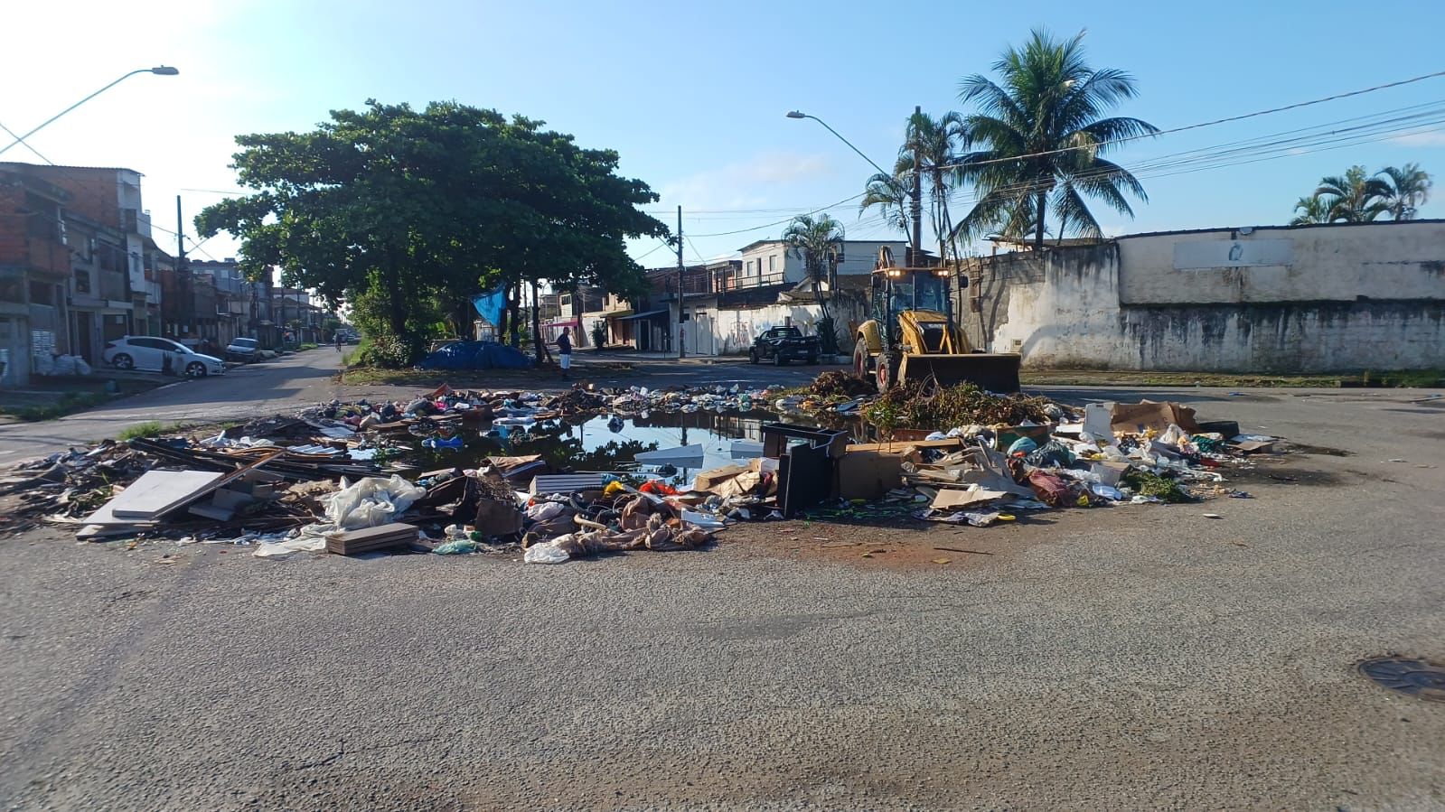Subprefeitura remove quase 380 toneladas de resíduos em mutirões no Parque Continental e Humaitá