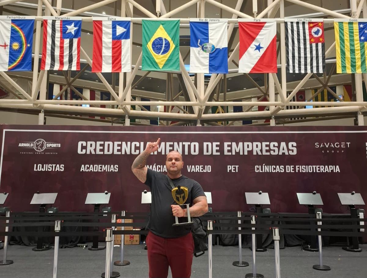 Superação, Força e Recordes: Atleta conquista o pódio e inspira a Baixada Santista com sua trajetória no Powerlifting