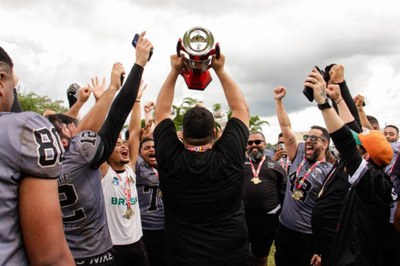 Time de futebol americano vicentino ganha título estadual