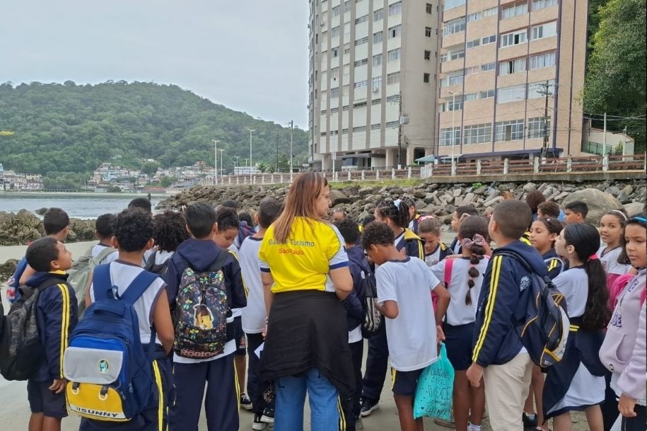 Turismo Pedagógico transporta alunos a uma viagem pela história e cultura de São Vicente