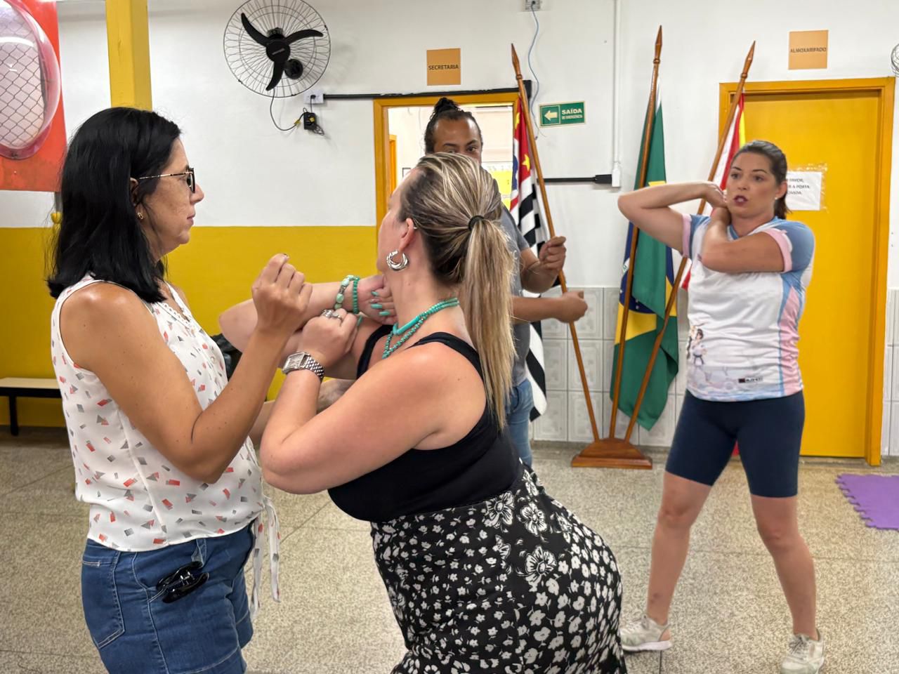 UE Vila Jóquei realiza aula de defesa pessoal para mães de alunos em alusão ao Mês da Mulher